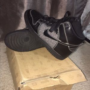 Women’s Nike Dunk High size 6